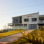 Mackay Adventure Lodge