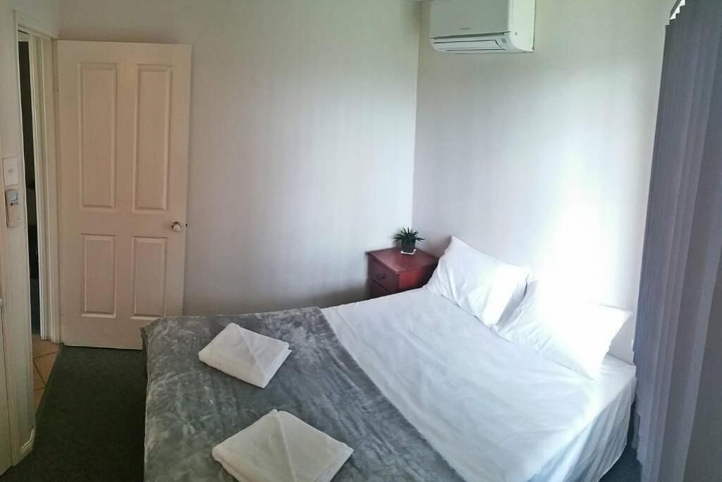Sea View Villa. 2 Bedroom. Sleeps 4. Free Wifi Mackay