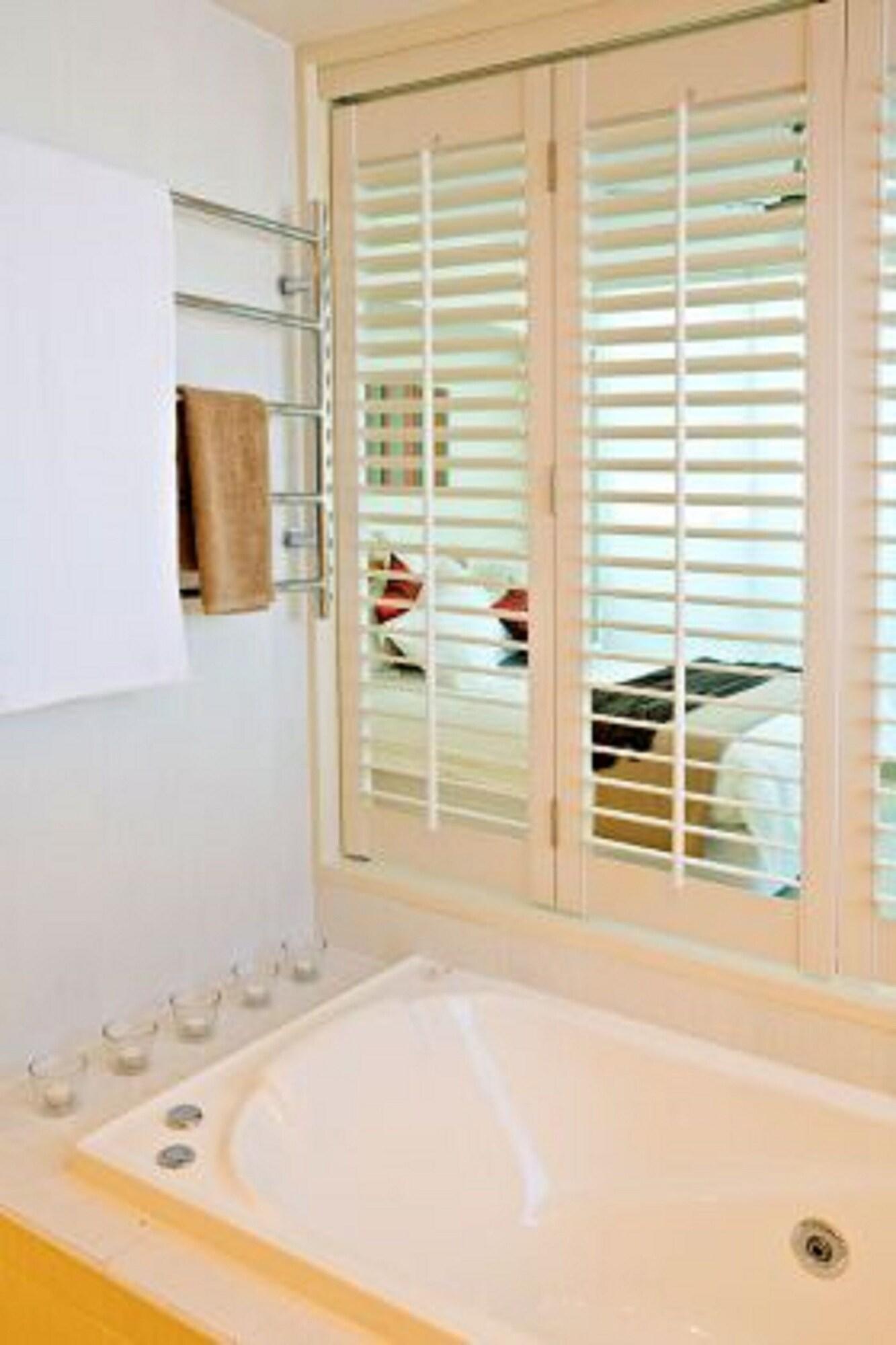 Lanai Riverside 4*