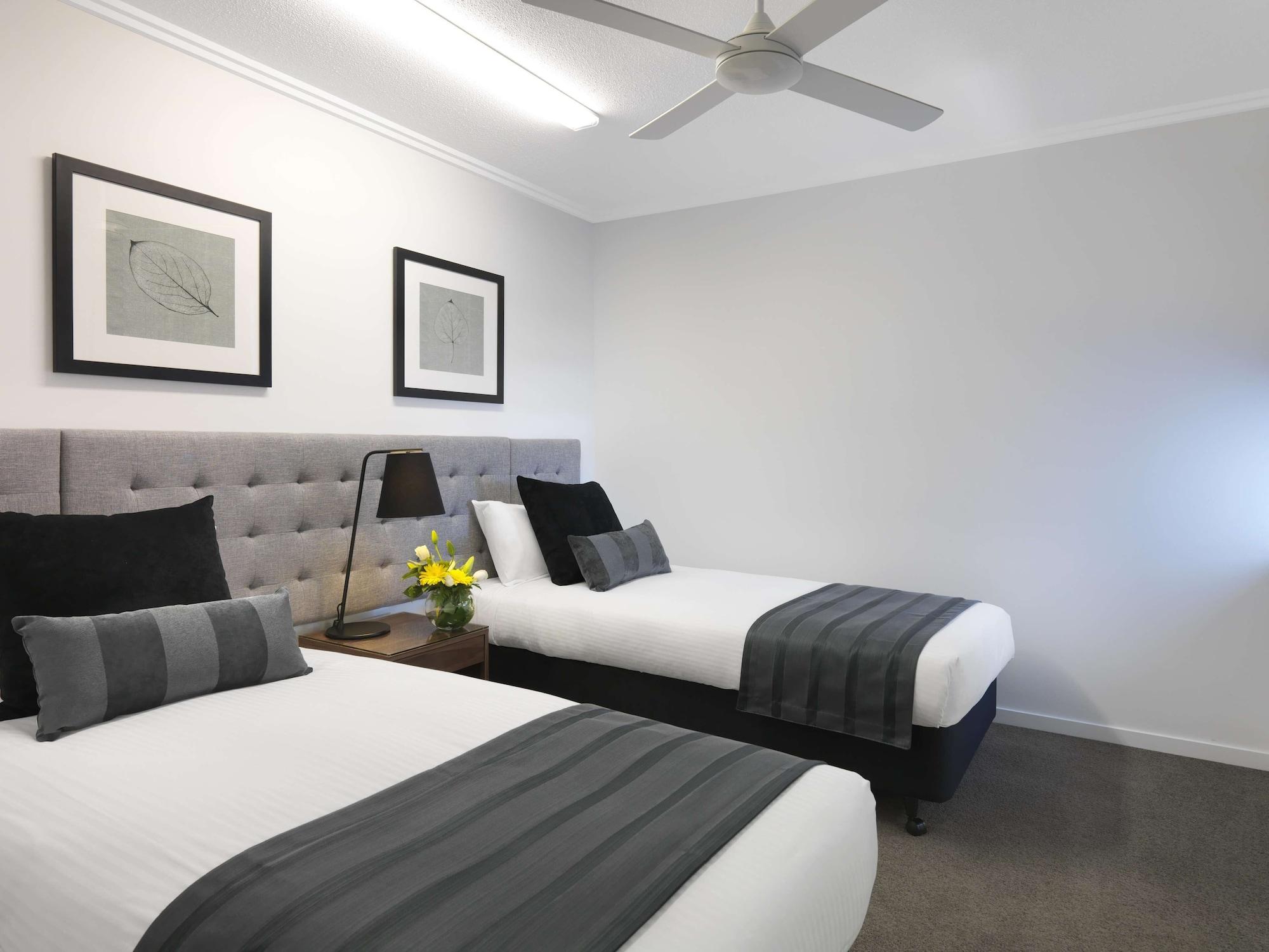 Oaks Carlyle Aparthotel