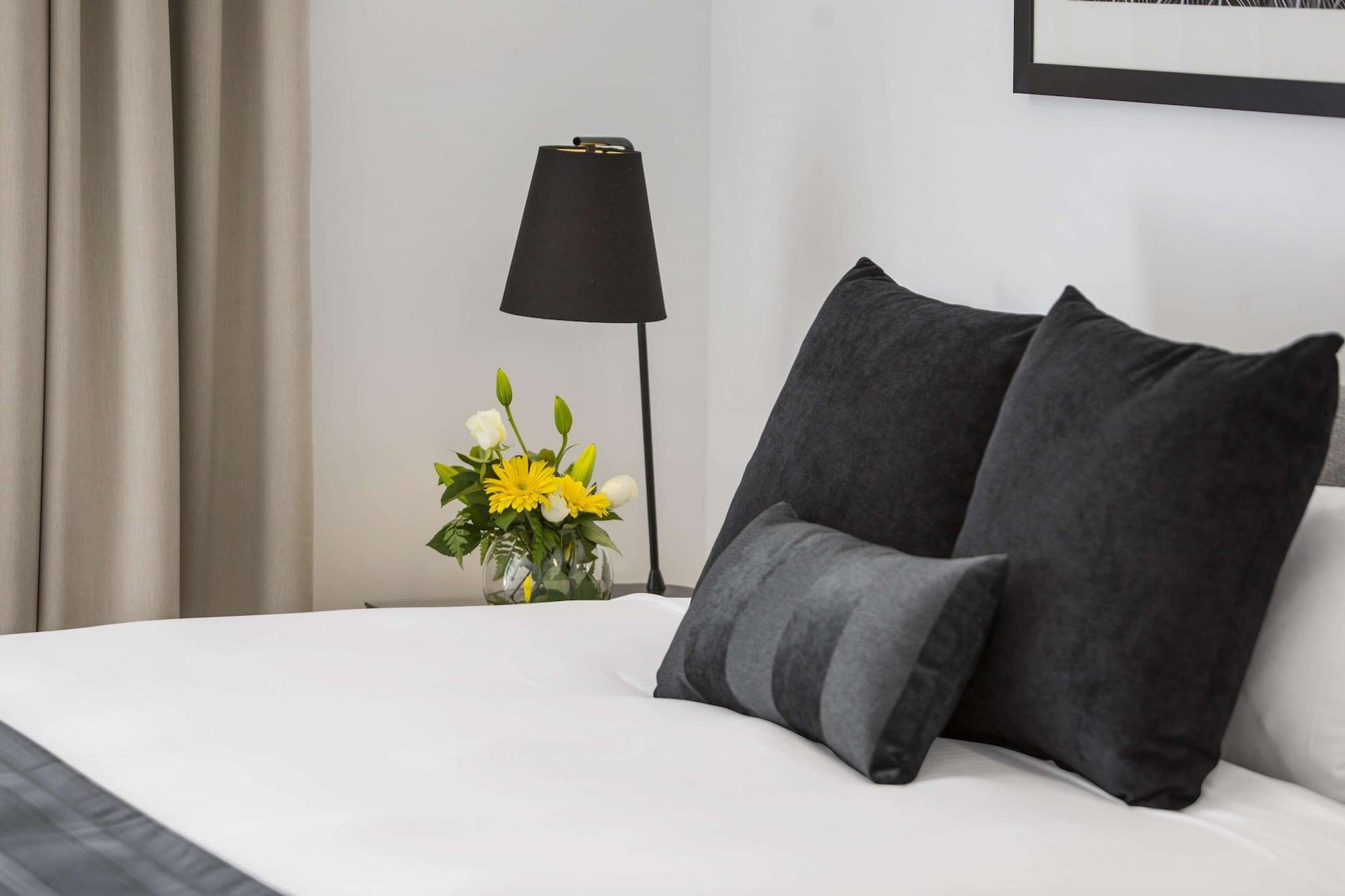Oaks Carlyle Aparthotel 4*