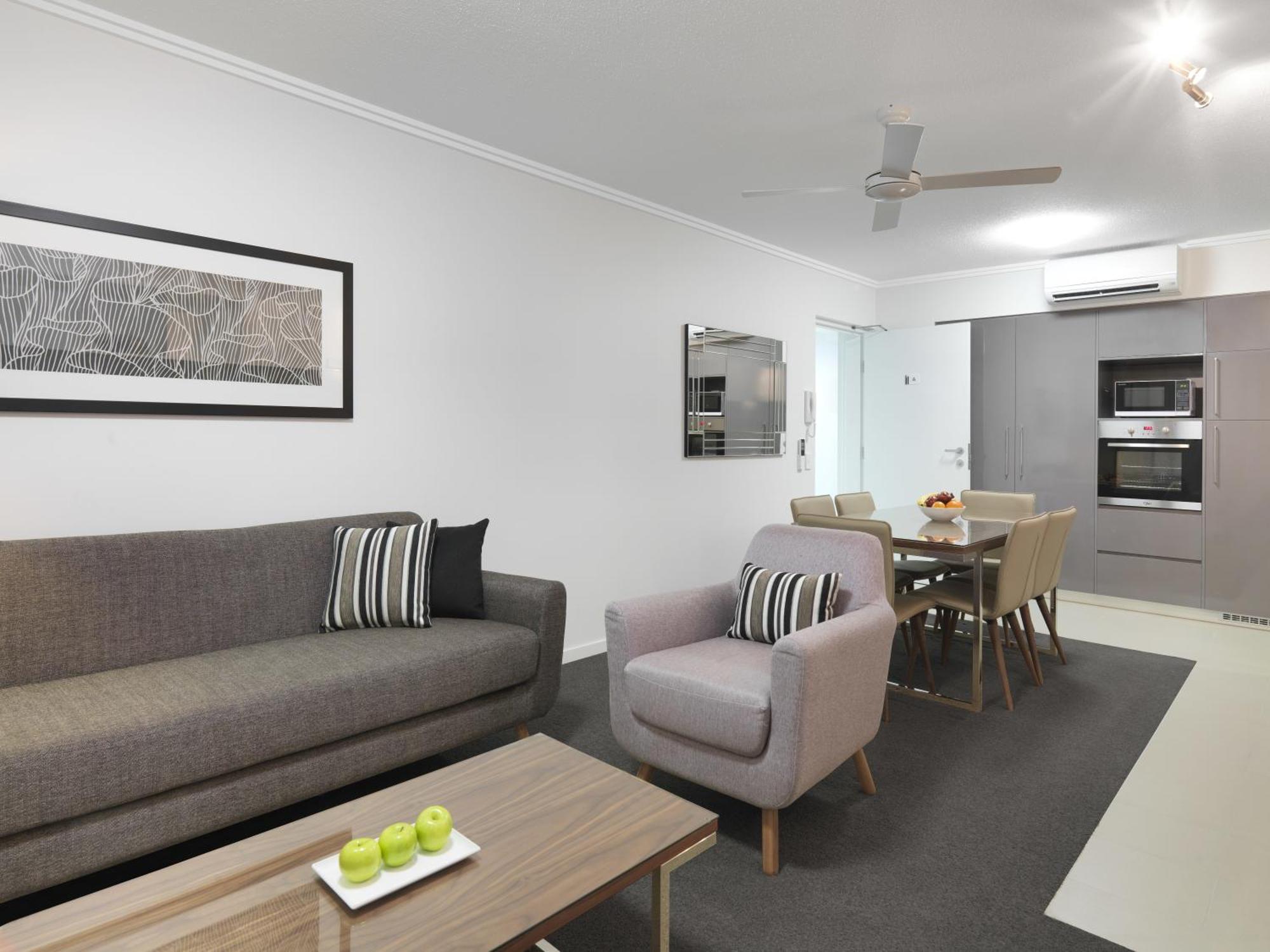 Oaks Carlyle Aparthotel