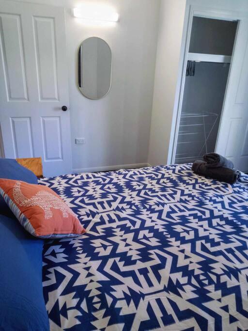 Sea View Villa. 2 Bedroom. Sleeps 4. Free Wifi Mackay