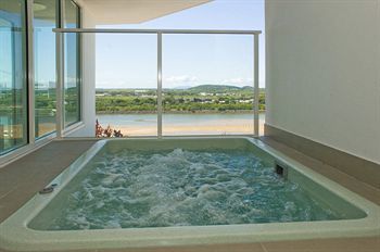 Lanai Riverside Aparthotel