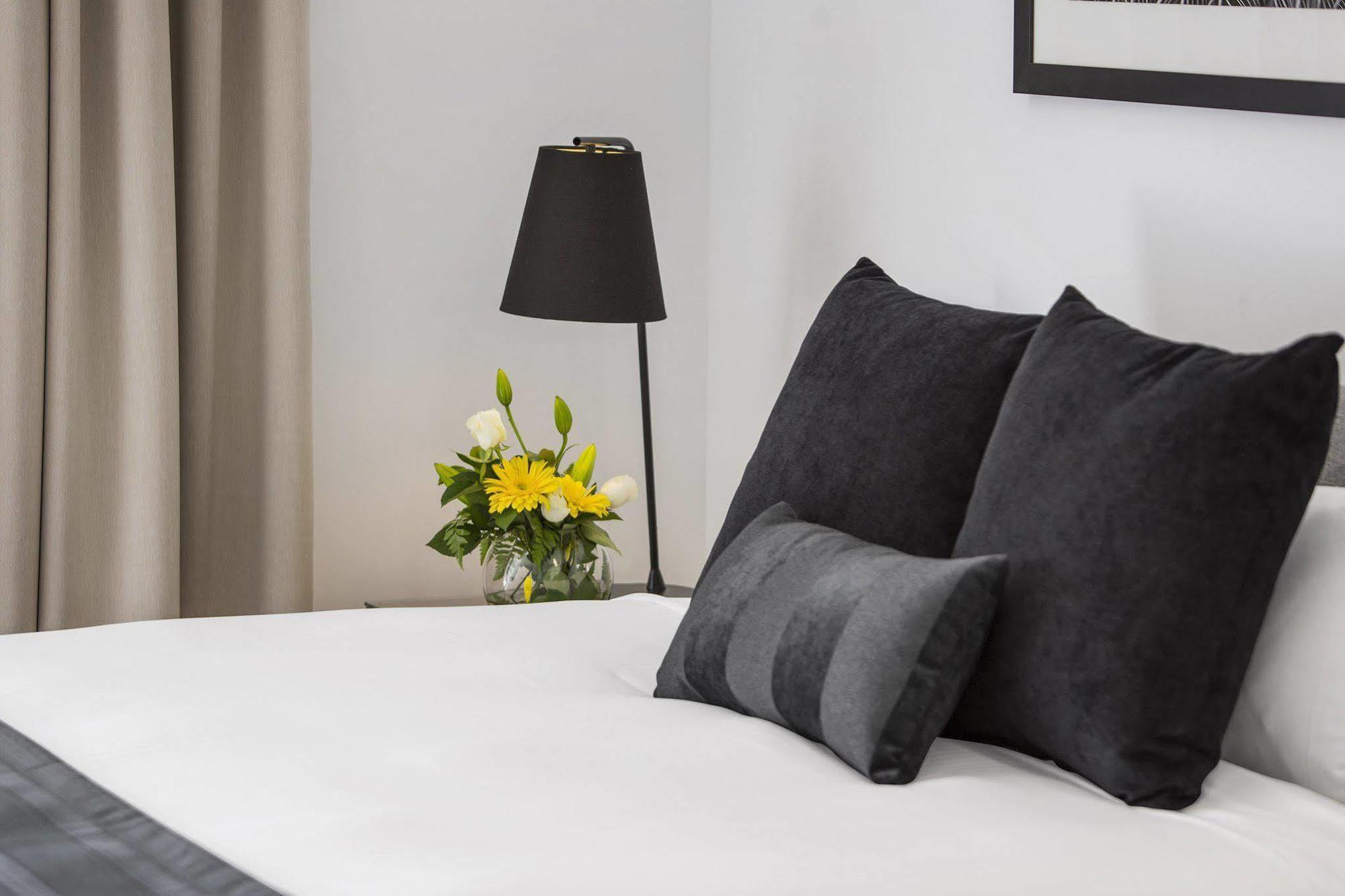 Oaks Carlyle Aparthotel 4*