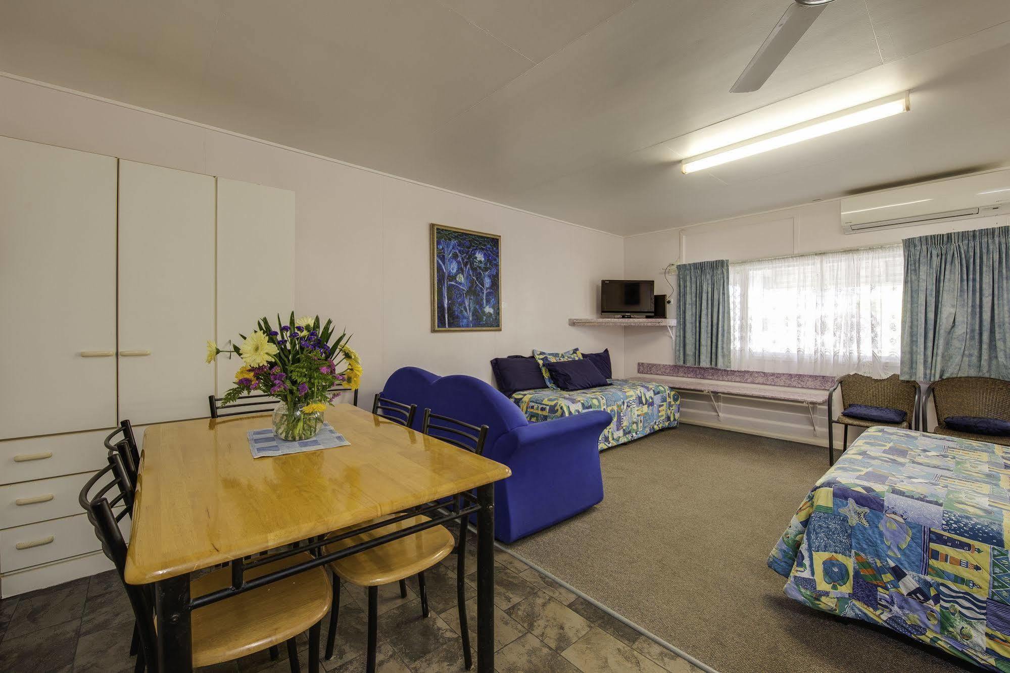 Hi Way Units Motel 3*