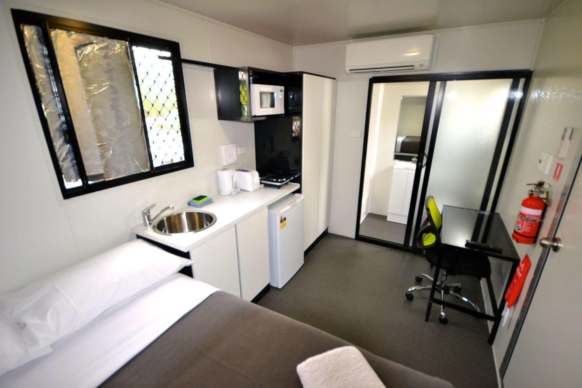Mycow Motel 2*