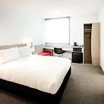 Ibis Mackay