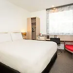 Ibis Mackay