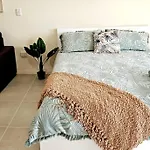 Whitsunstays - Le Beach Shack