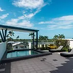 Modern Dual Key Apt W Pool In The Heart Of Mackay
