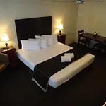 Country Plaza Motor Inn