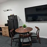 Mid City Motor Inn