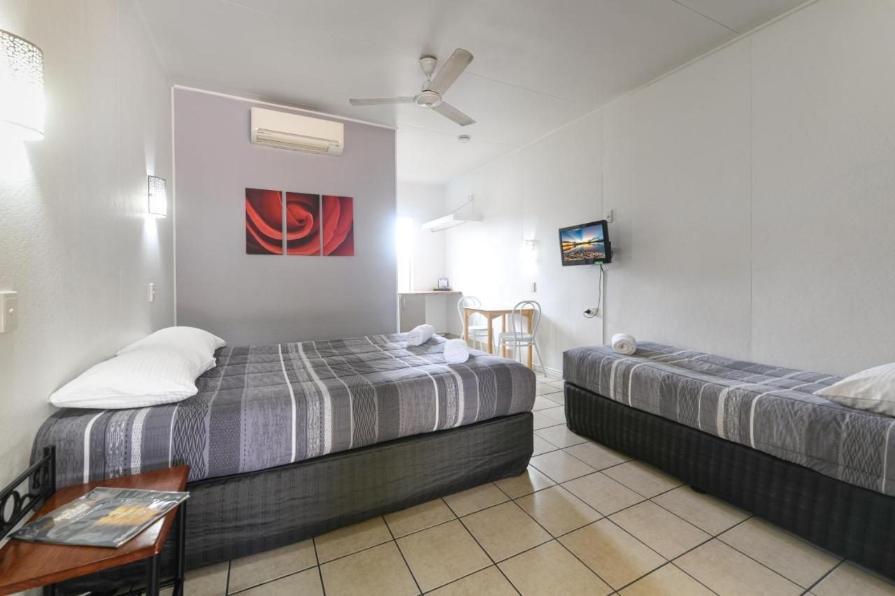 Cool Palms Motel
