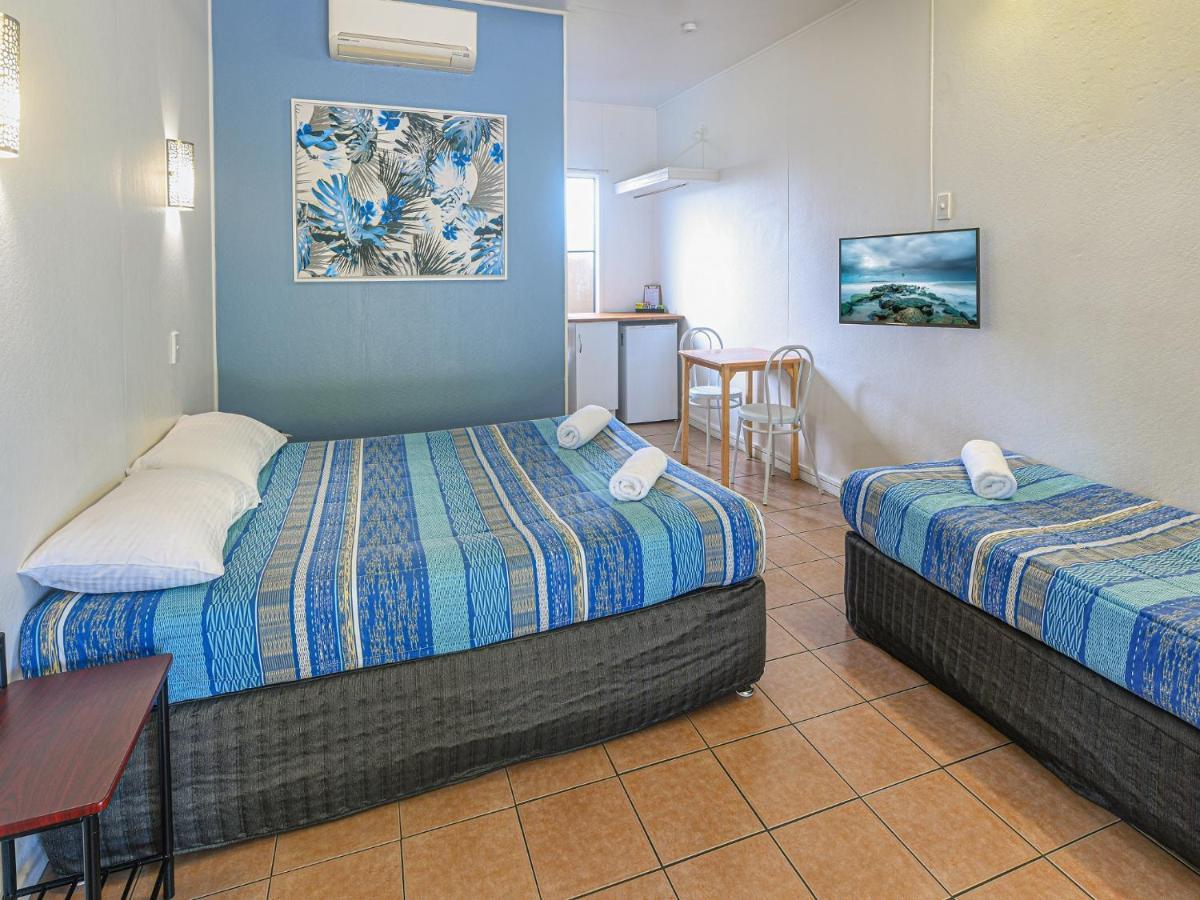 Cool Palms Motel