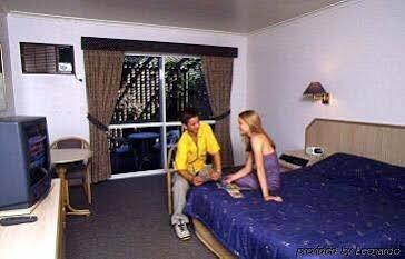 White Lace Motor Motel 4*