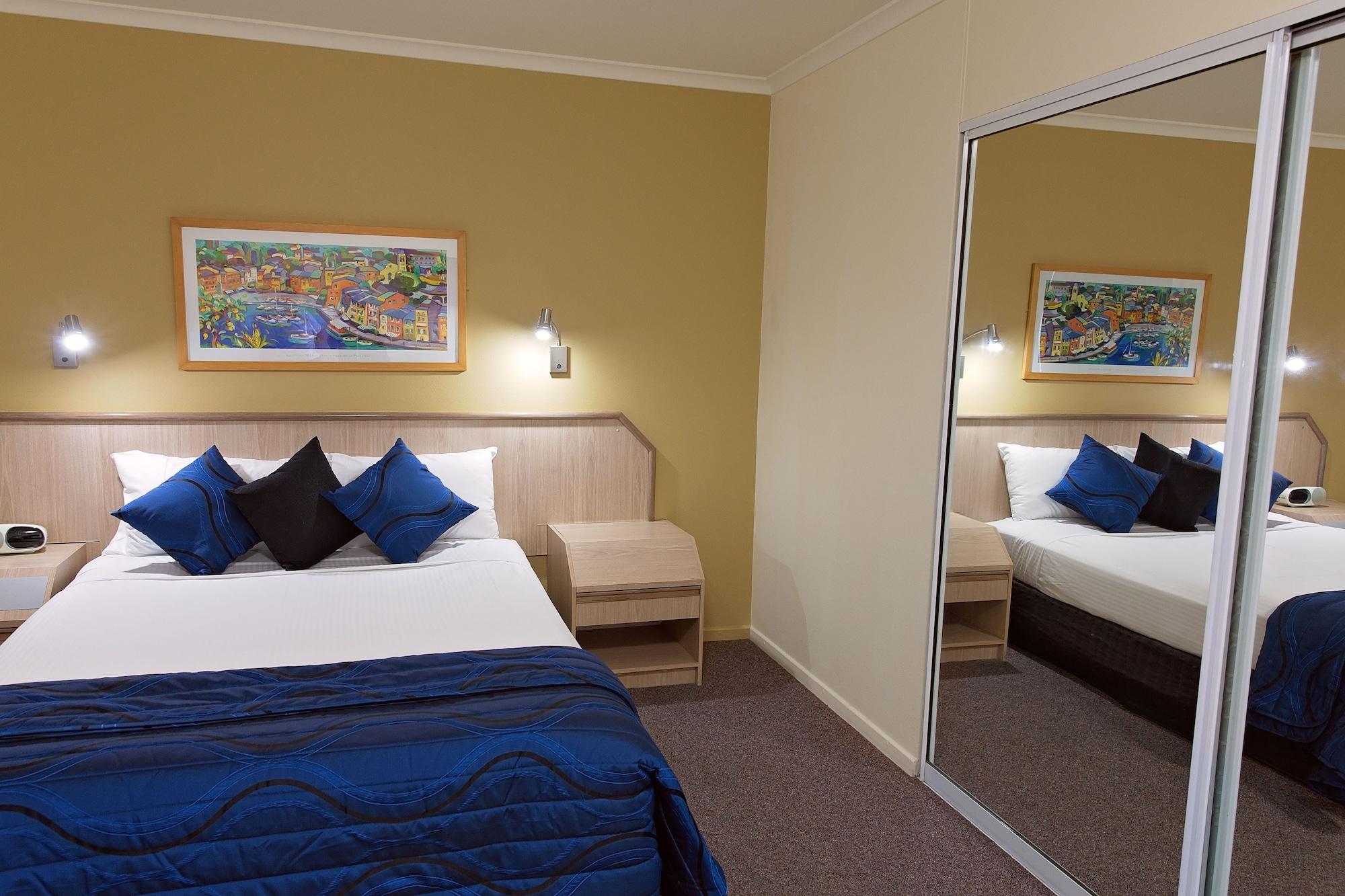 Motel White Lace Motor 4*