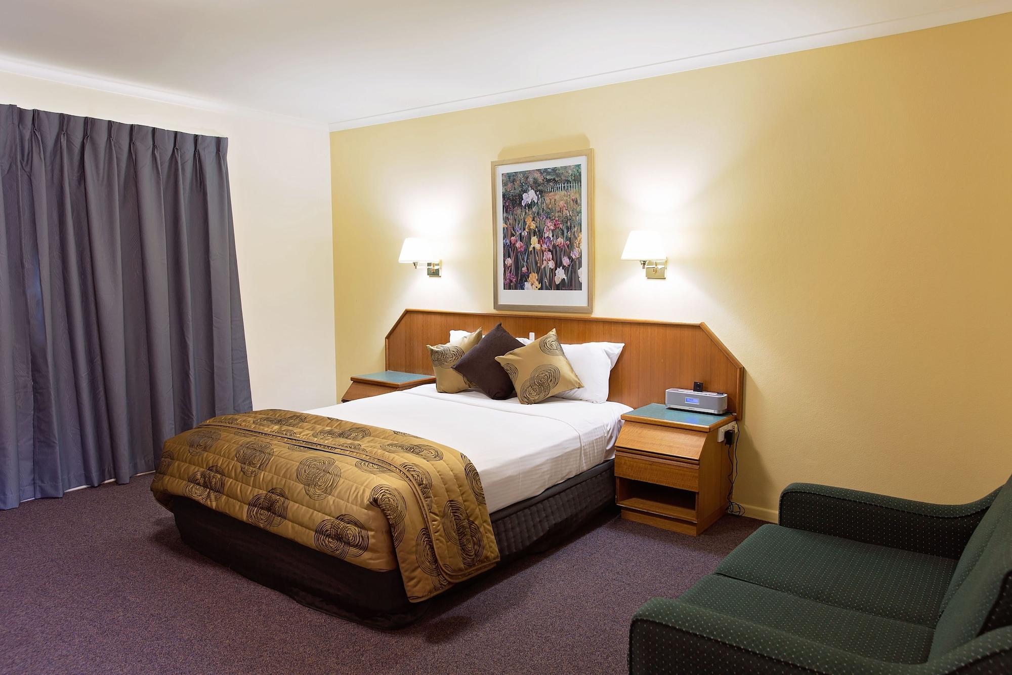 Motel White Lace Motor