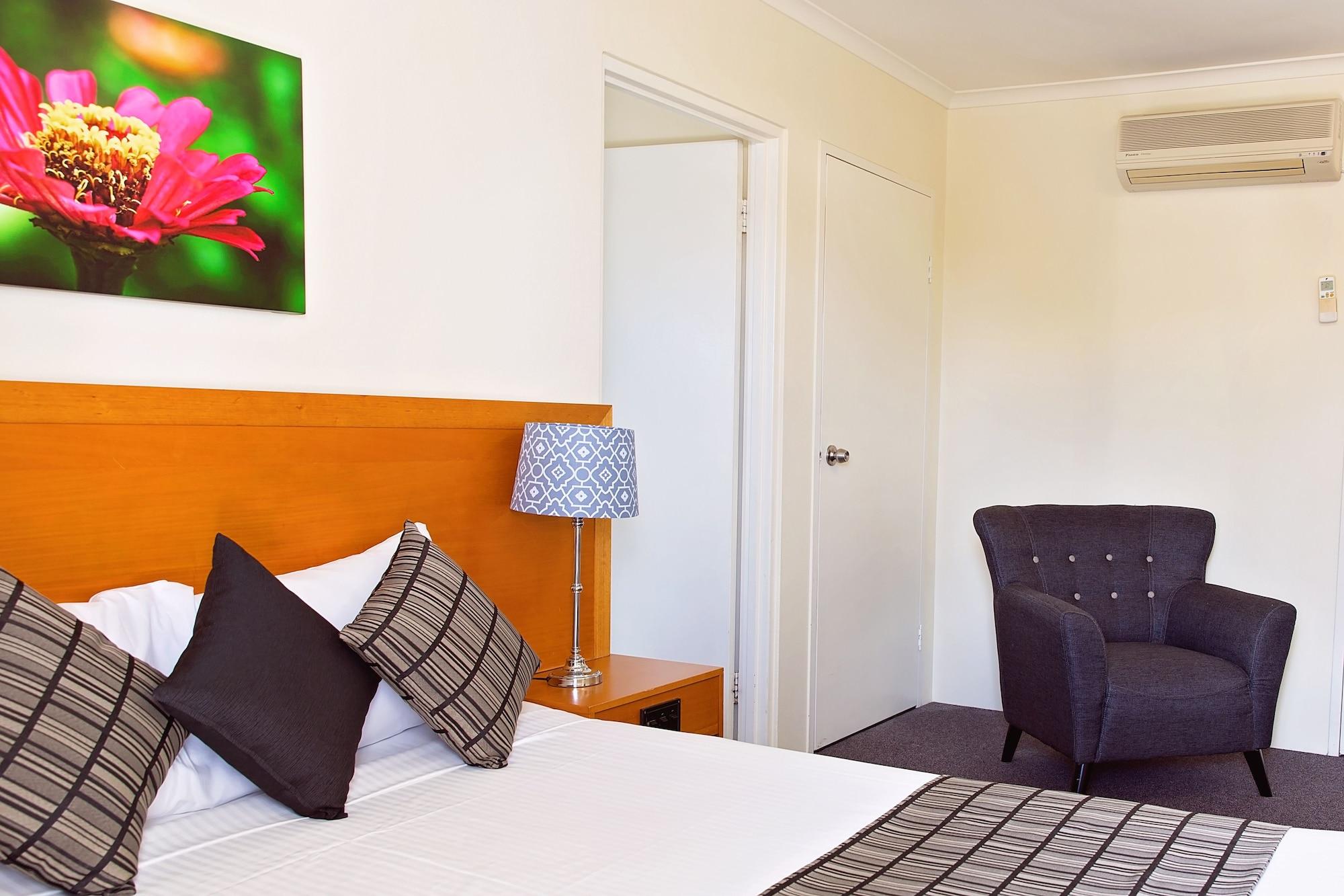 Motel White Lace Motor 4*