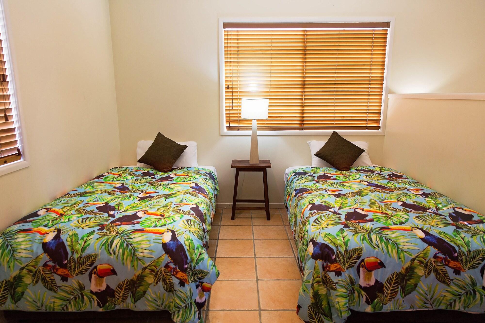 Motel White Lace Motor
