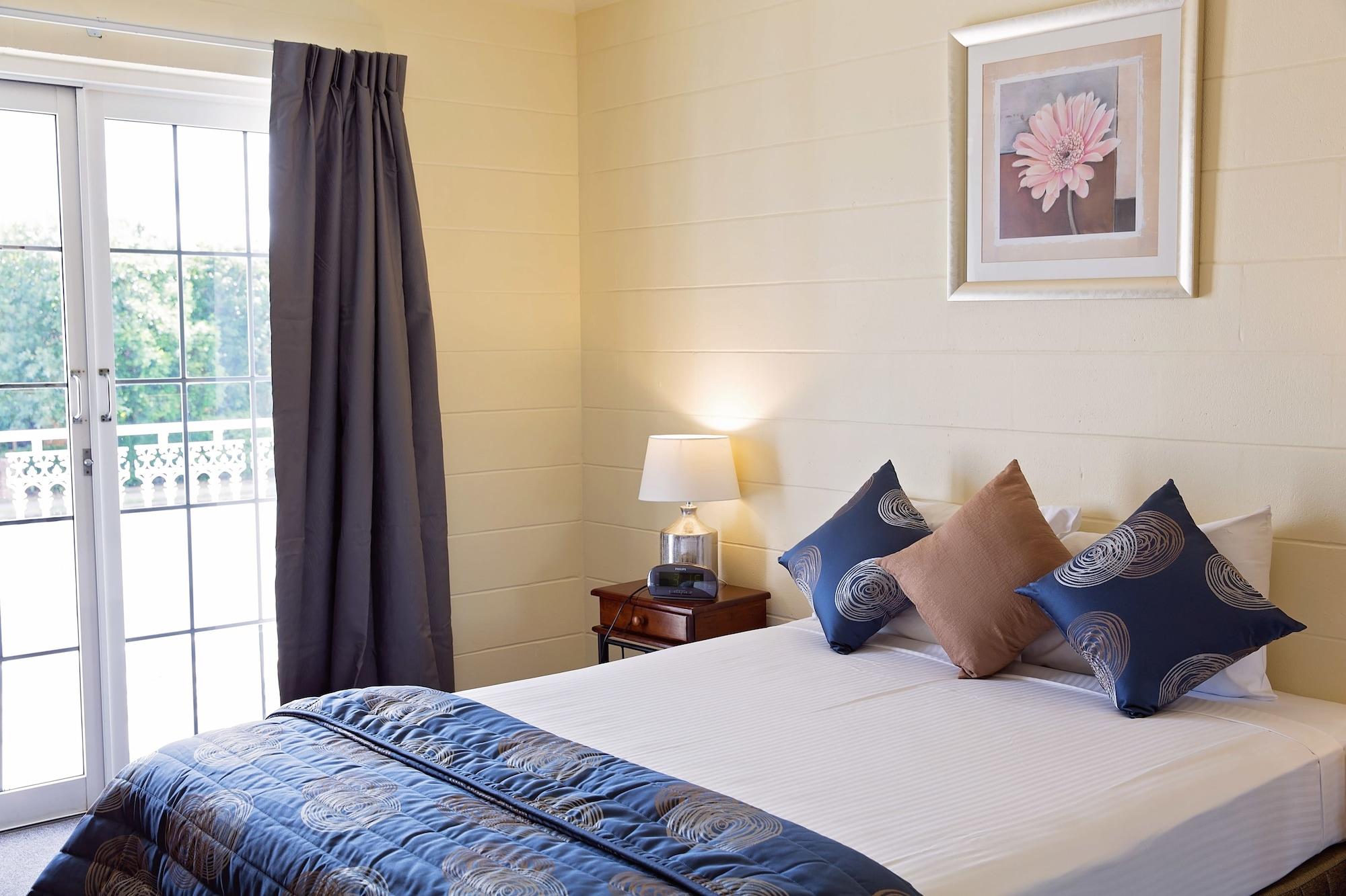Motel White Lace Motor