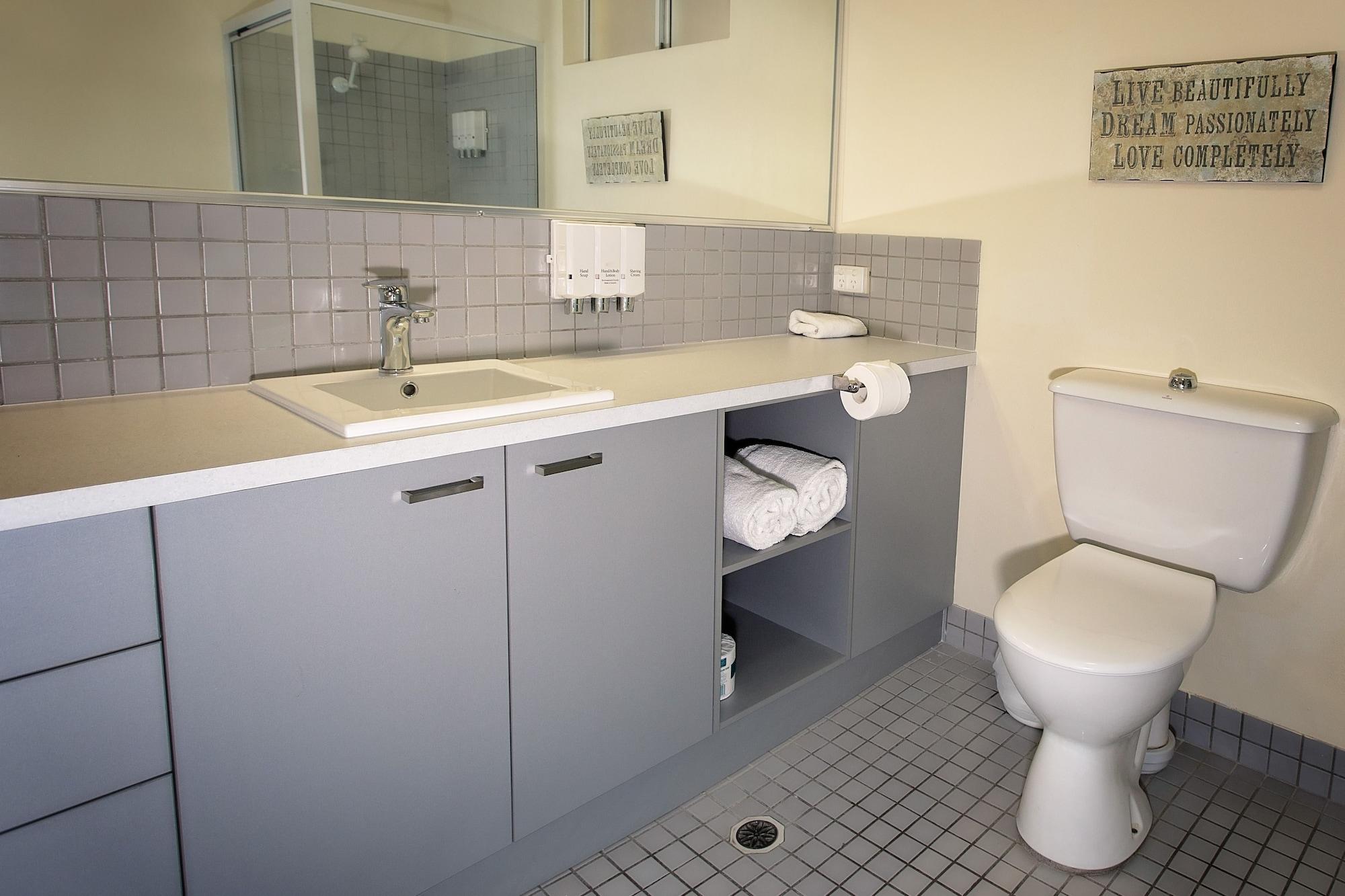 Motel White Lace Motor 4*