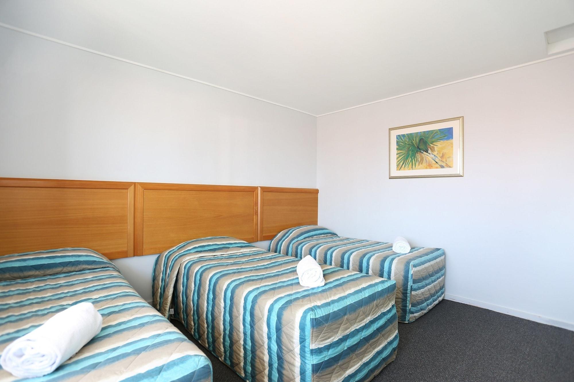Reef Motel 4*