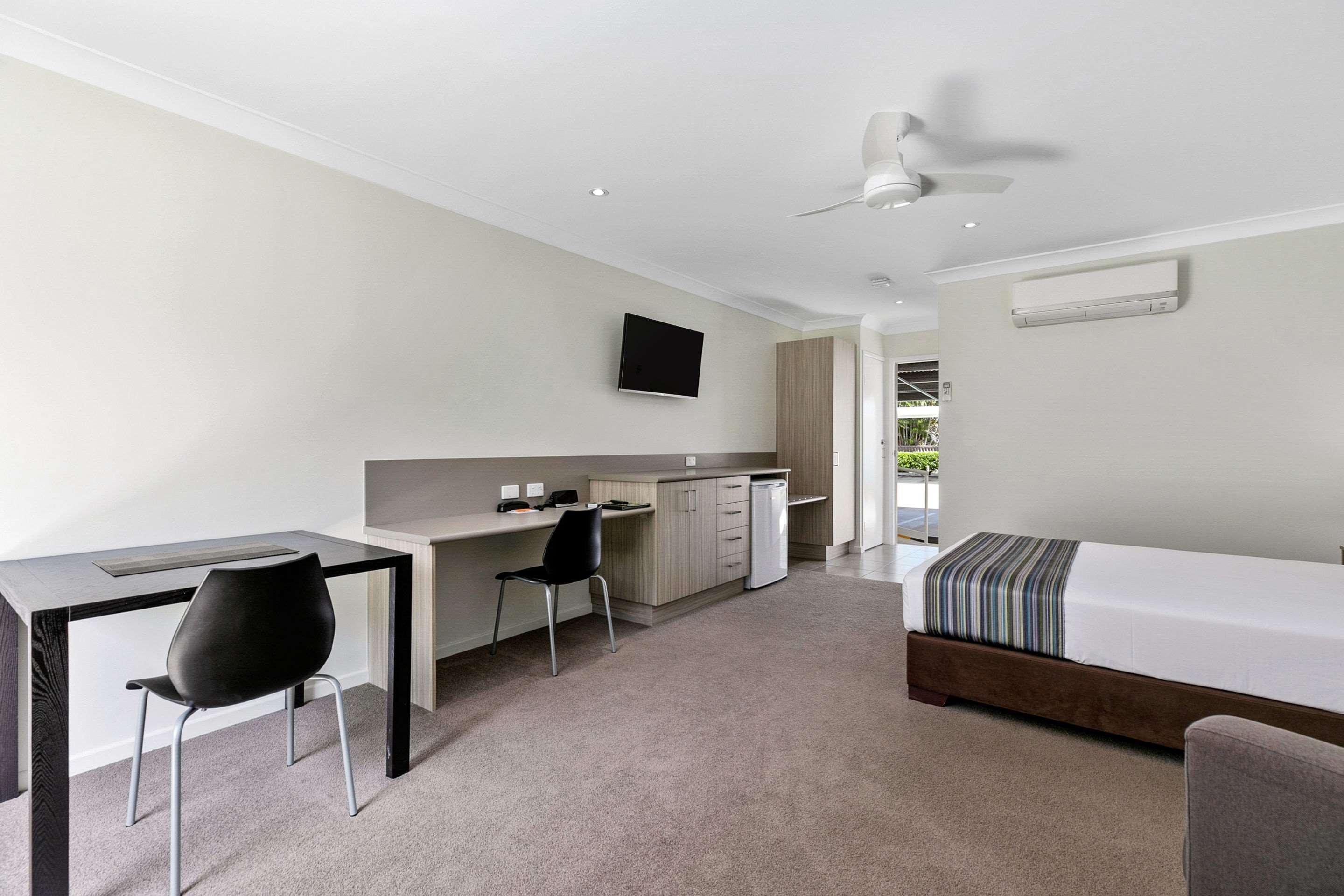 Beachside Boutique 3*