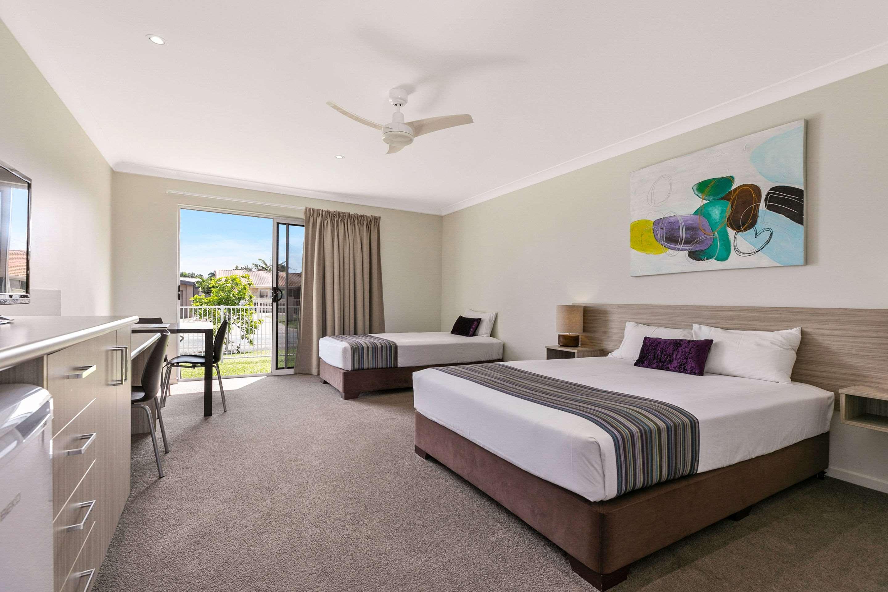 Beachside Boutique 3*