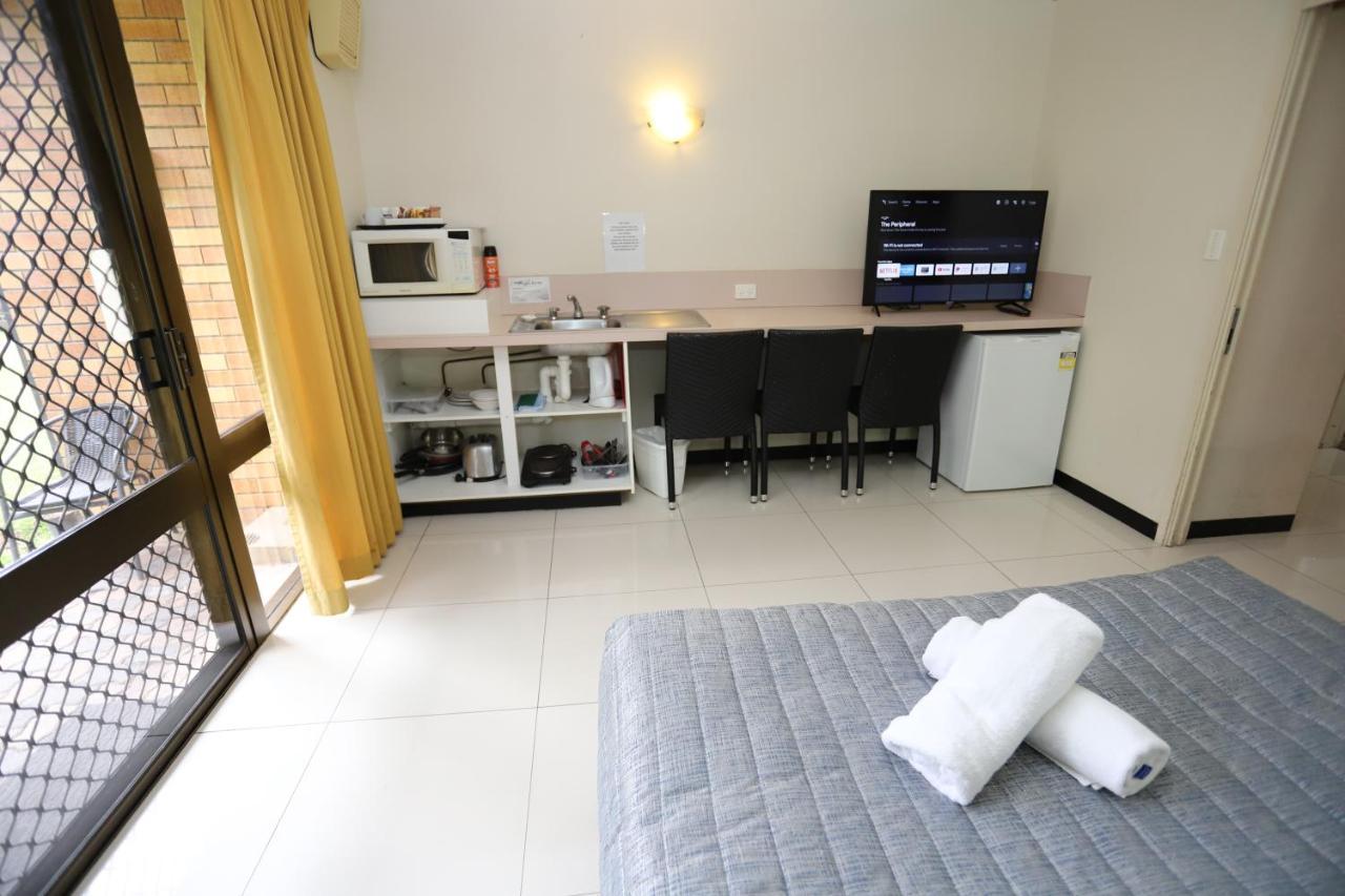 Miners Motor 3* Mackay
