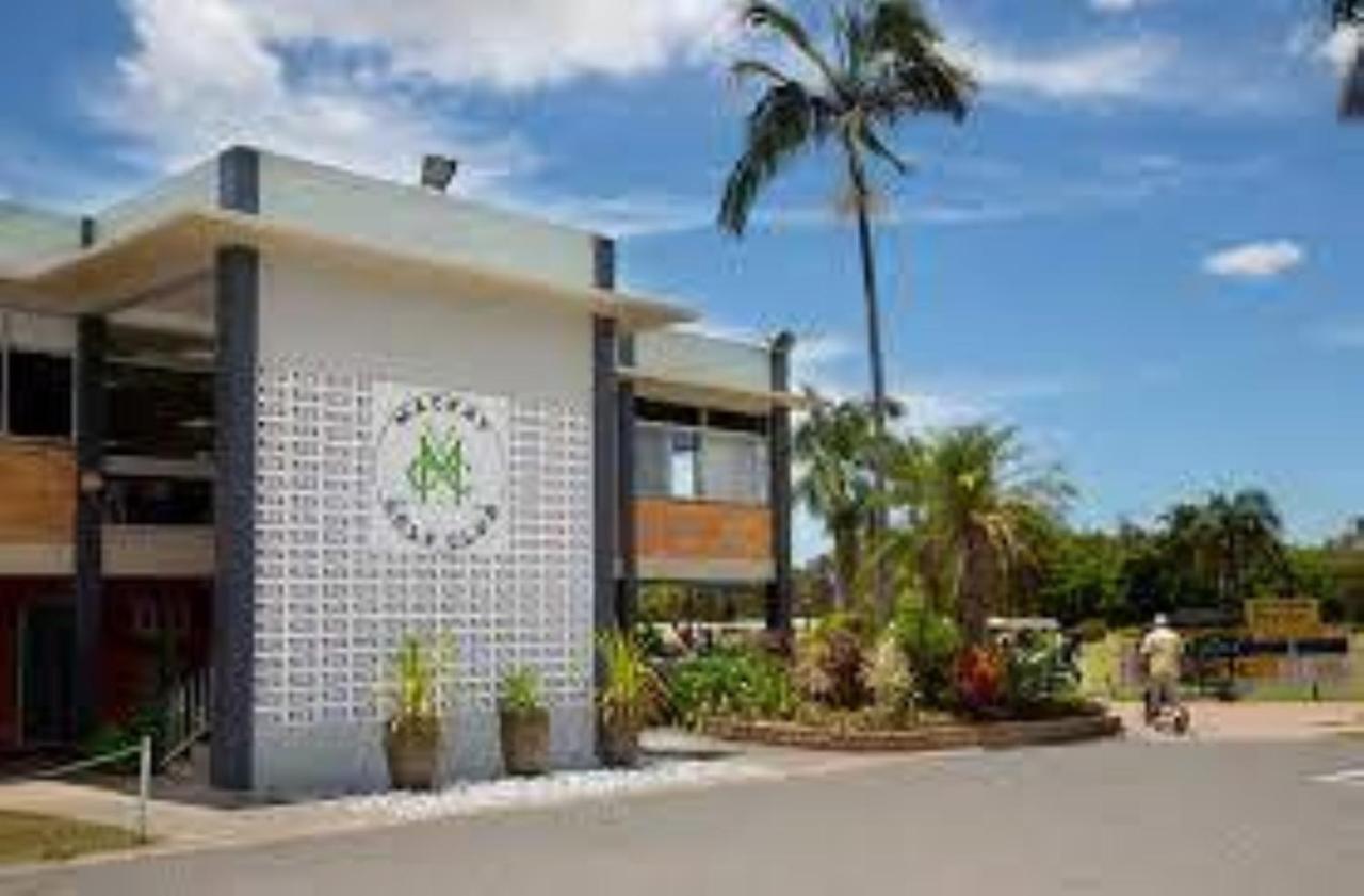 Apartment Dolphin Heads - Unit - Absolute Beachfront! - Whitsunday Getaway! *