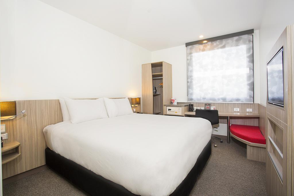 Ibis Mackay