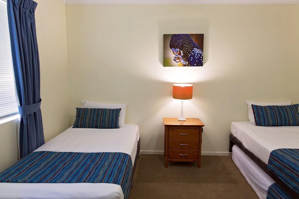 White Lace Motor Motel 4*