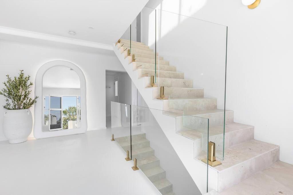Whitsunstays - The Cyclades * Mackay