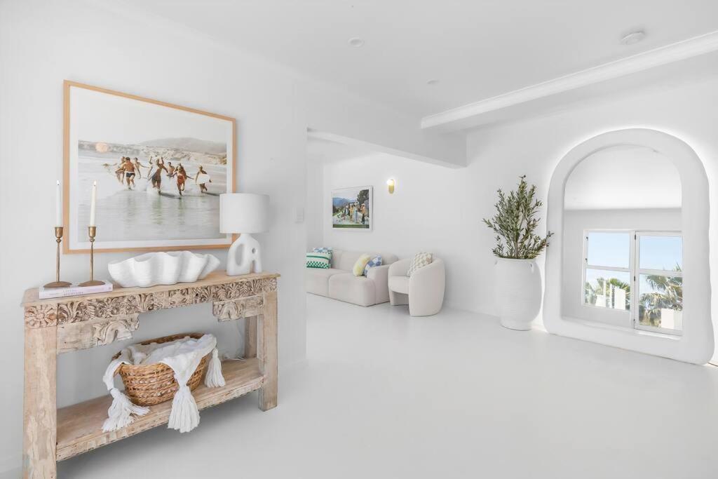 Whitsunstays - The Cyclades Mackay
