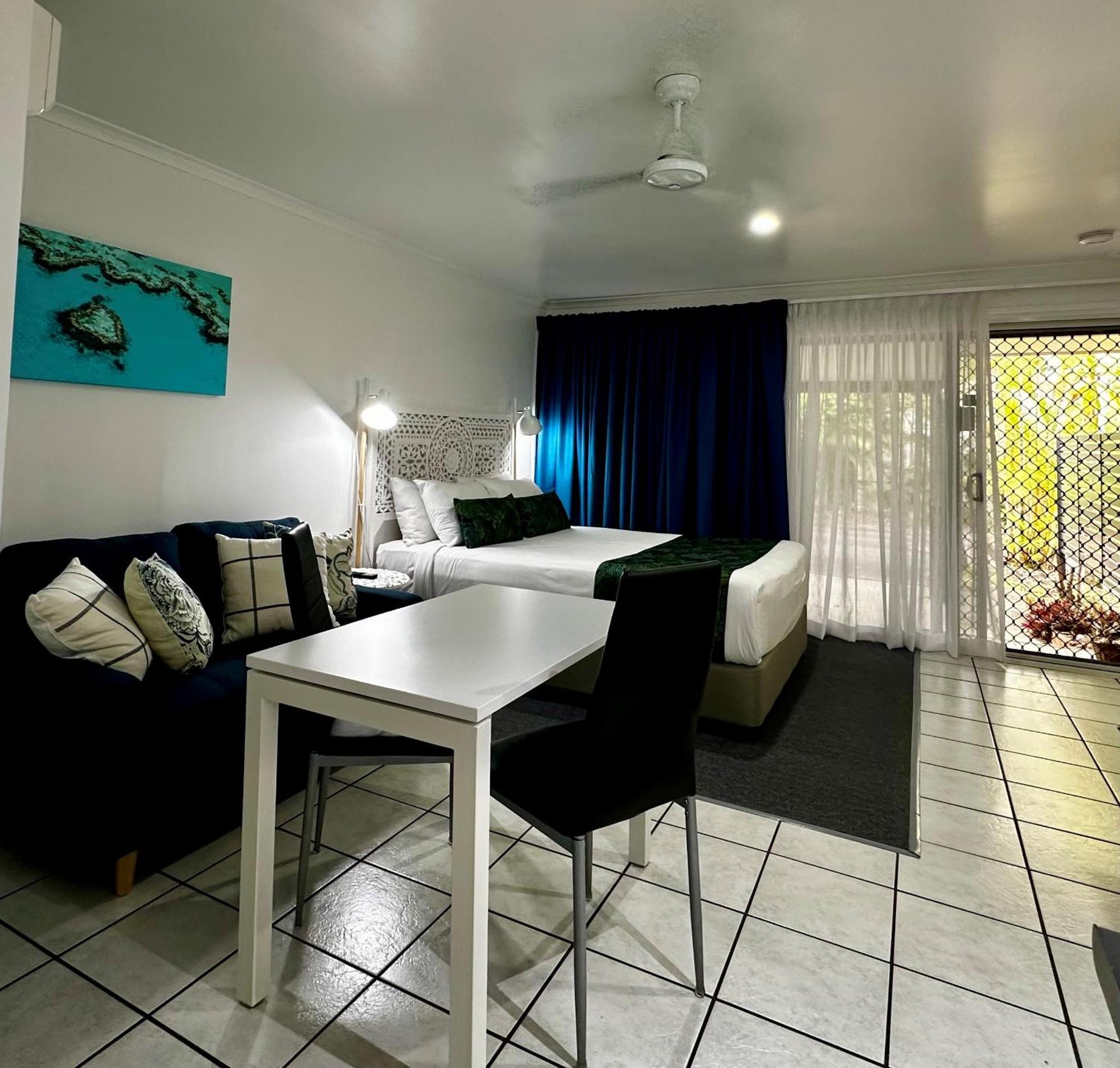 Apartment Absolute Front - Blue Pacific