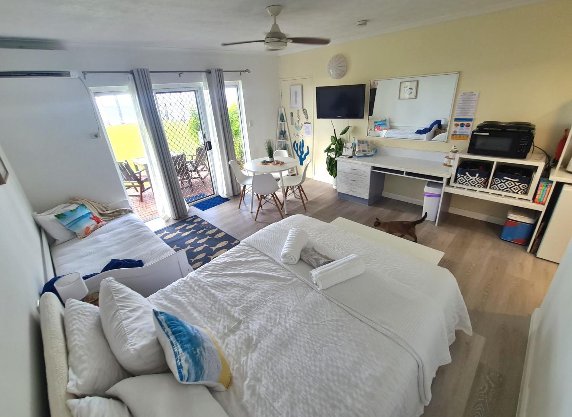 Dolphin Heads - Unit - Absolute Beachfront! - Whitsunday Getaway! Apartment *