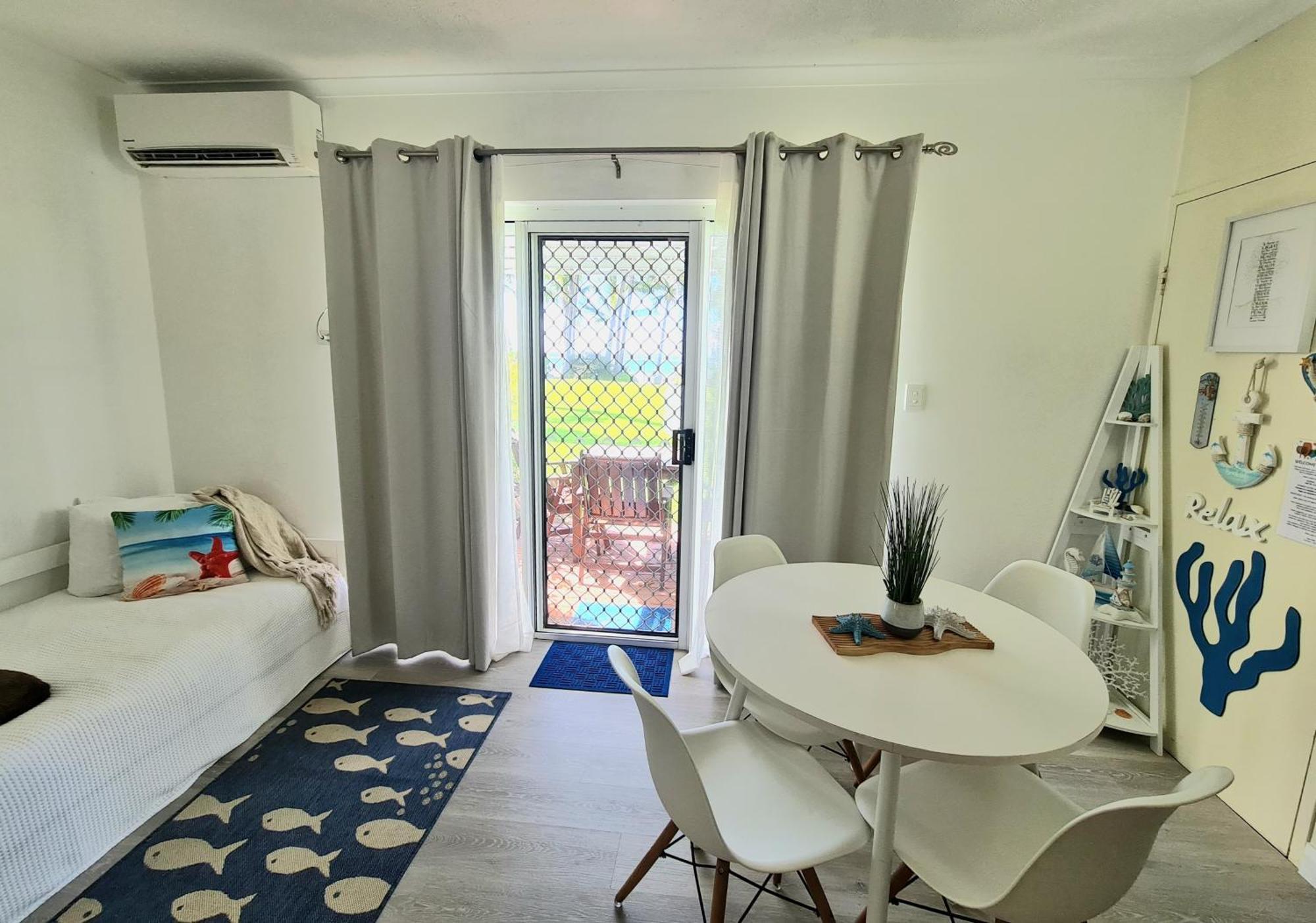 Dolphin Heads - Unit - Absolute Beachfront! - Whitsunday Getaway! Apartment *