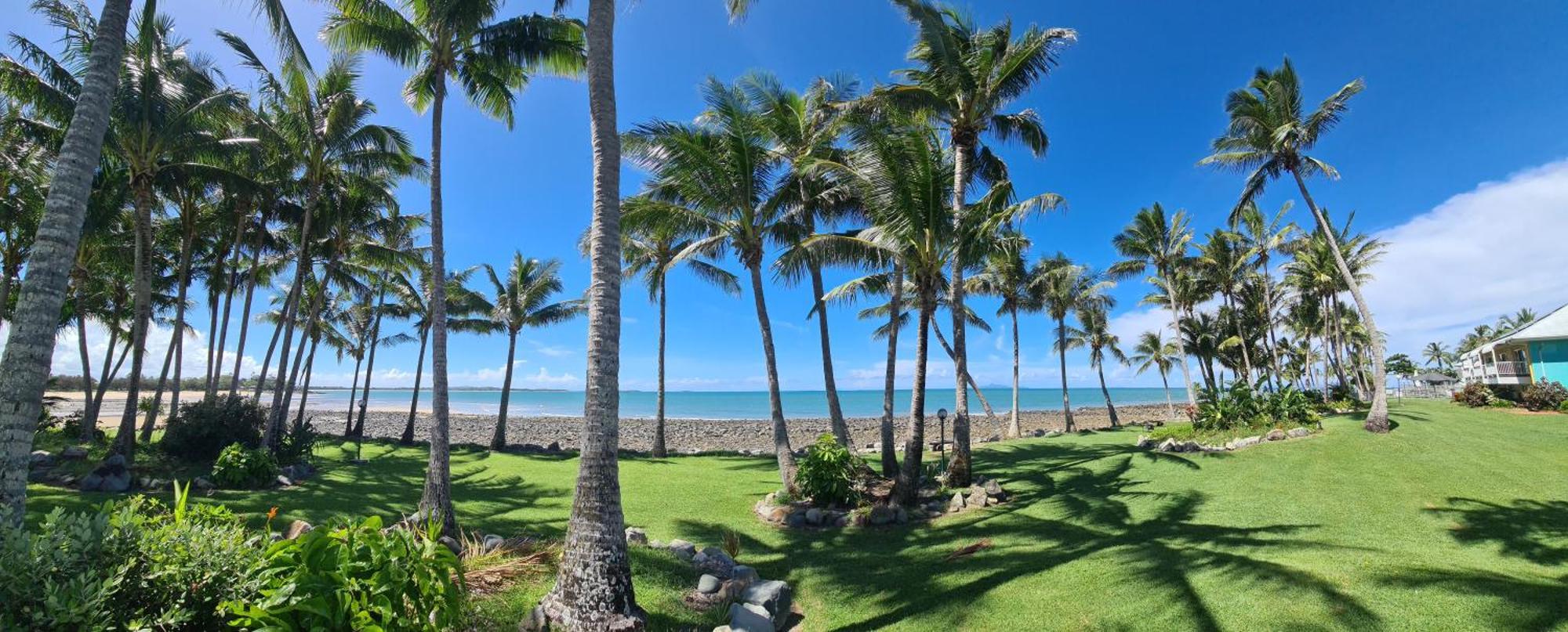 Apartment Dolphin Heads - Unit - Absolute Beachfront! - Whitsunday Getaway! *