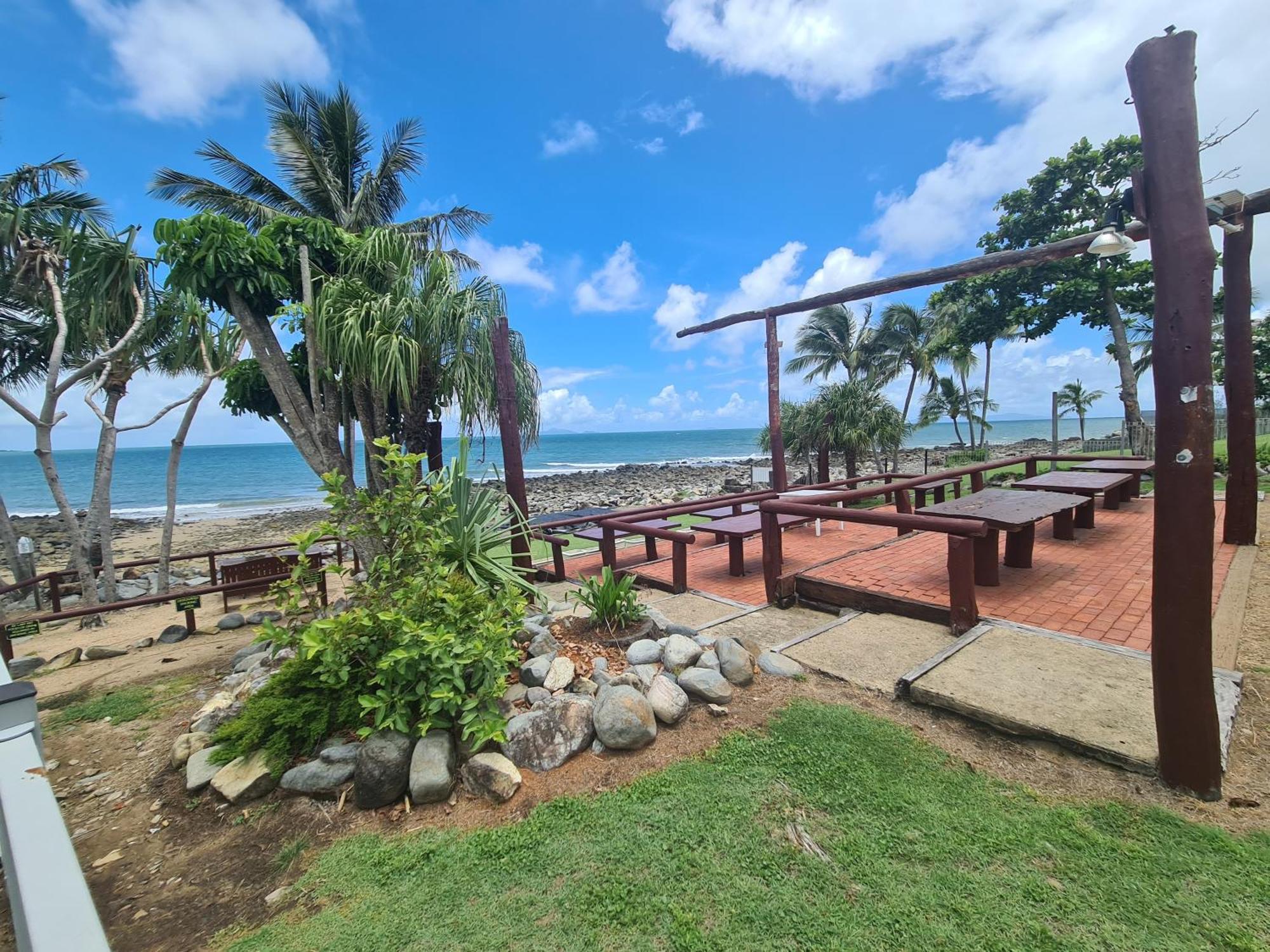 Dolphin Heads - Unit - Absolute Beachfront! - Whitsunday Getaway! Apartment