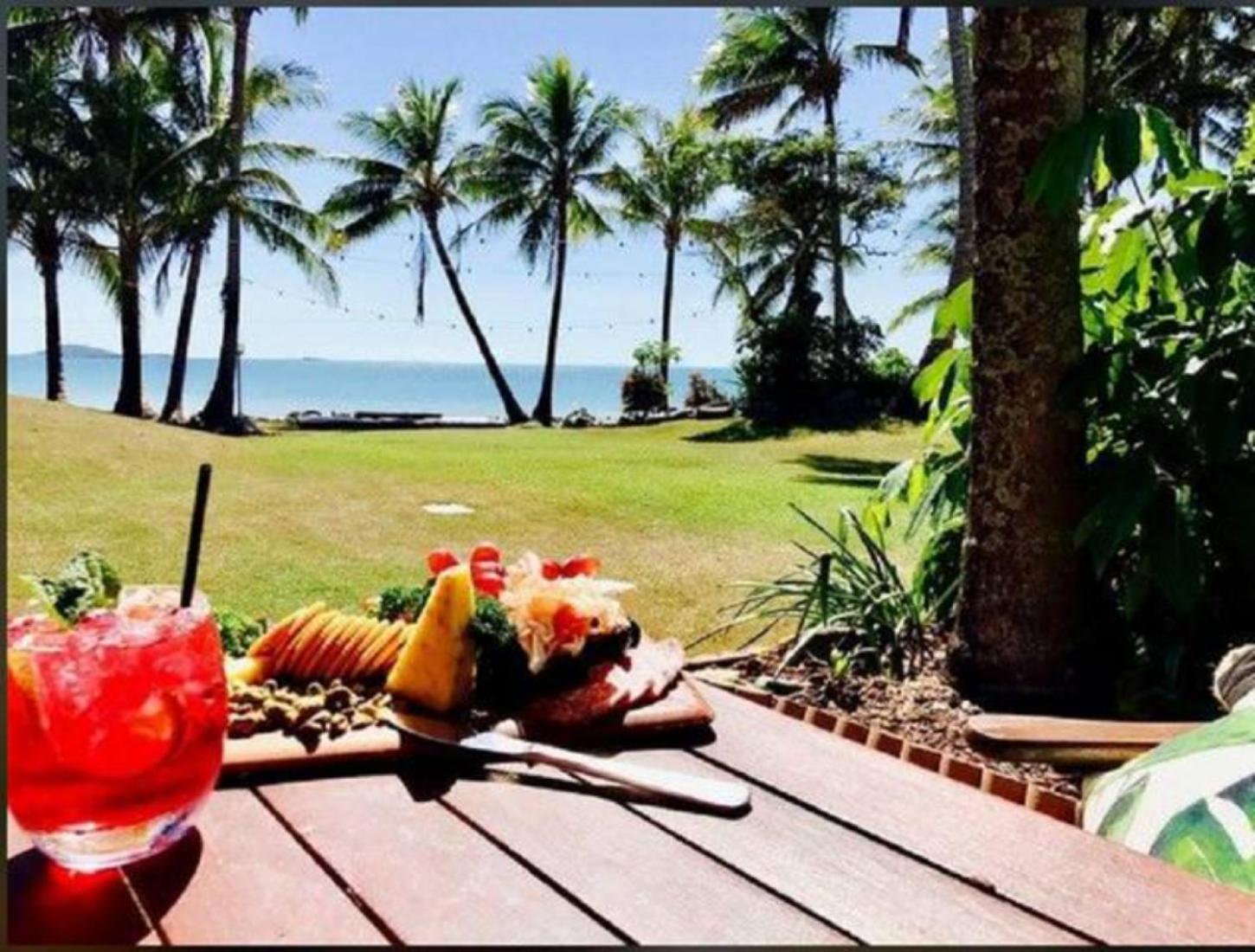 Dolphin Heads - Unit - Absolute Beachfront! - Whitsunday Getaway! Apartment Mackay