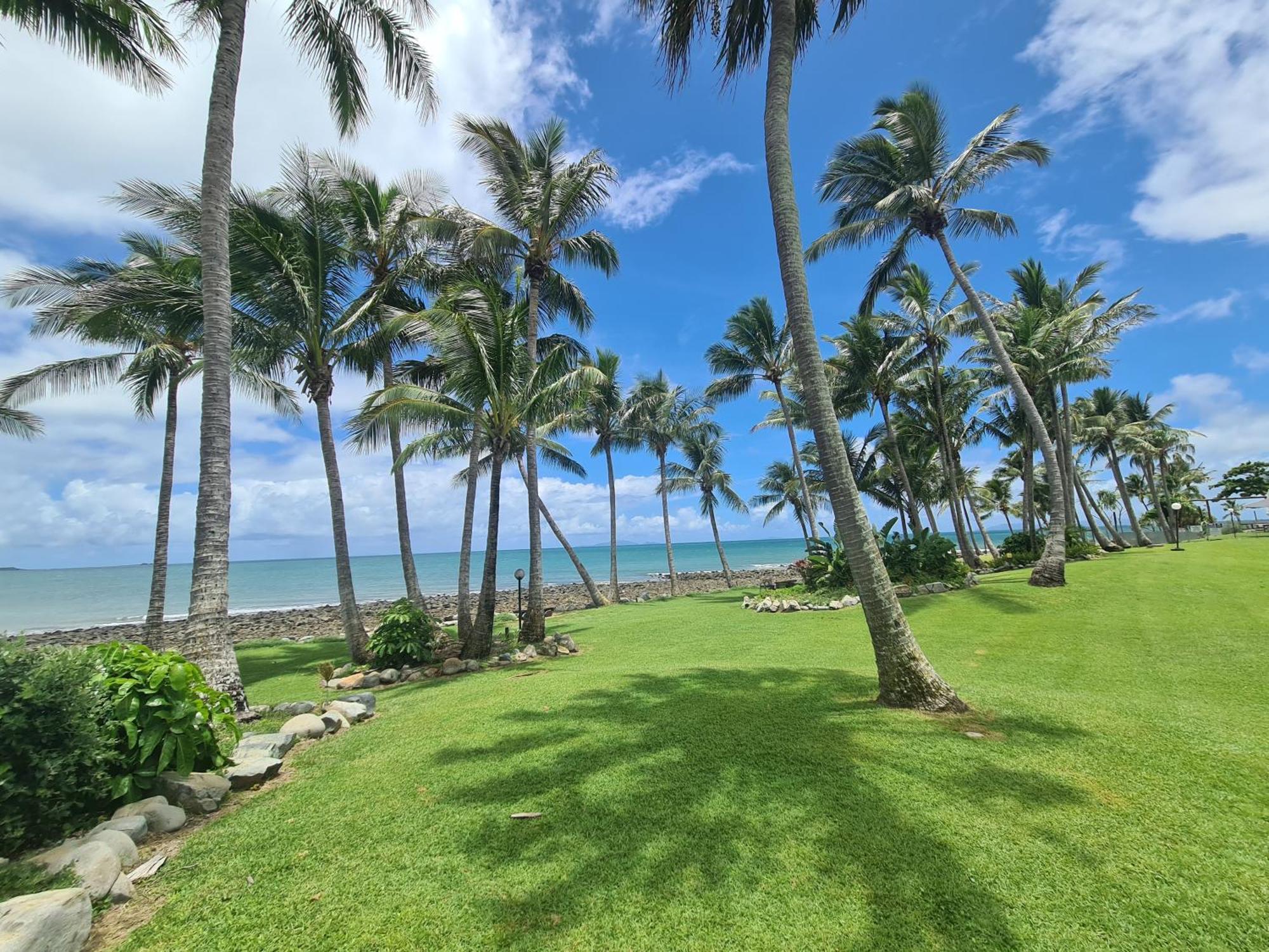 Dolphin Heads - Unit - Absolute Beachfront! - Whitsunday Getaway! * Mackay