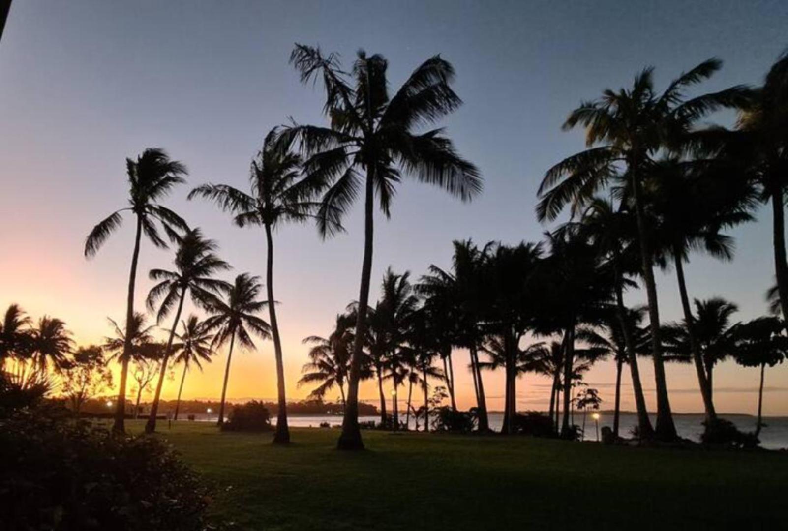 Apartment Dolphin Heads - Unit - Absolute Beachfront! - Whitsunday Getaway!