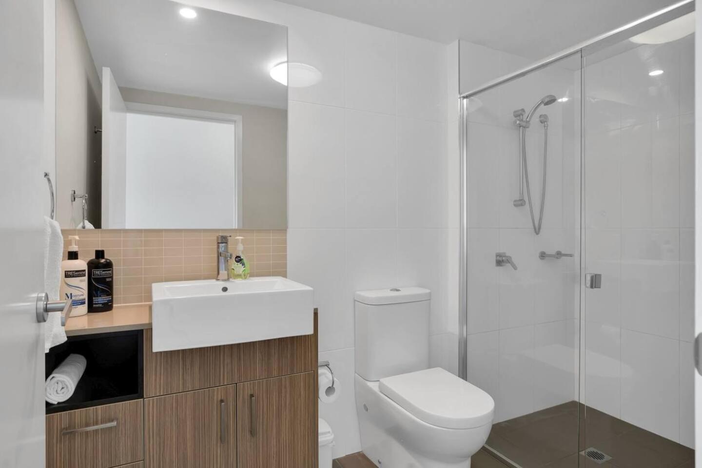 Modern Dual Key W Pool In The Heart Of Apartment *