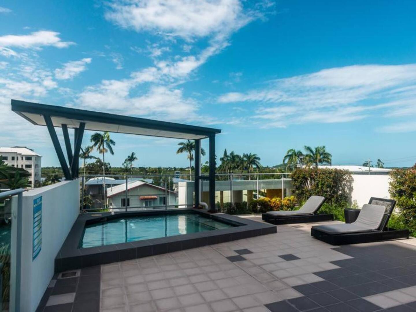 Modern Dual Key W Pool In The Heart Of Apartment Mackay