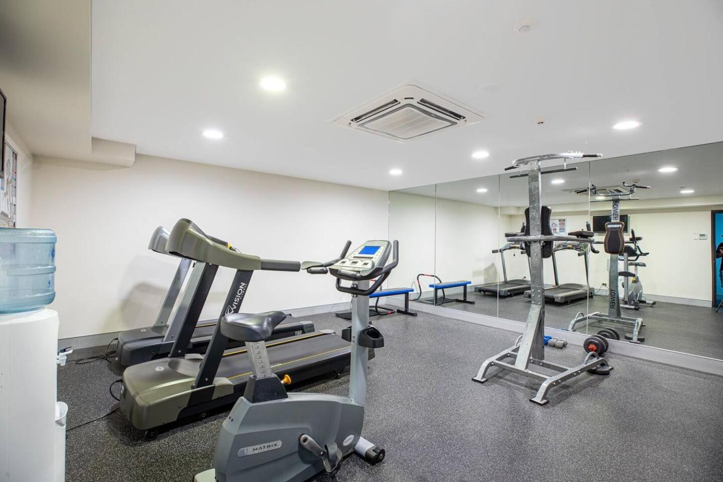 Lovely 1-bedroom In The Heart Of W Pool Apartment