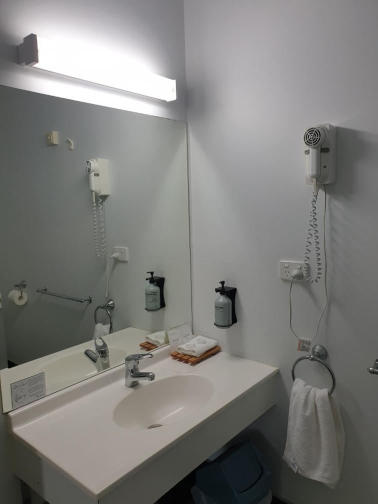 Shakespeare Motel 4*