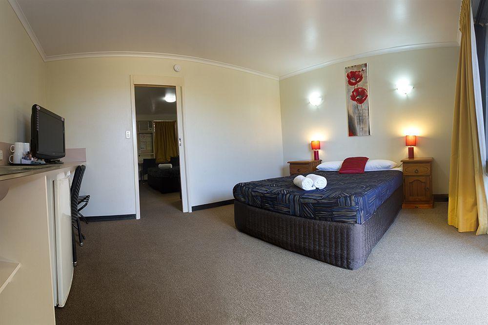Miners Motor 3* Mackay