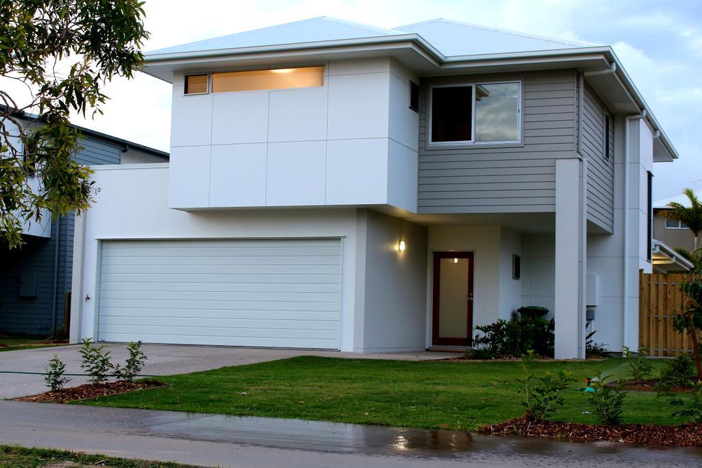Petrie Beach Holiday