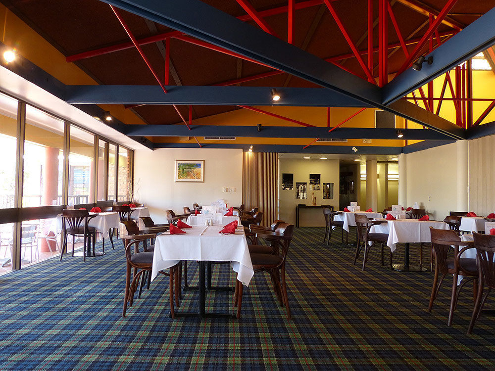 Reef Motel 4*
